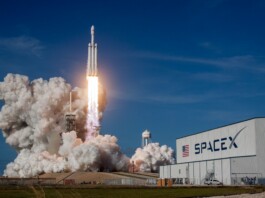 SpaceX Rakete hebt ab